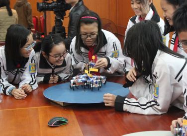 HOẠT ĐỘNG GIÁO DỤC - LỚP HỌC ROBOT