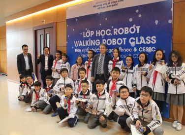 HOẠT ĐỘNG GIÁO DỤC - LỚP HỌC ROBOT